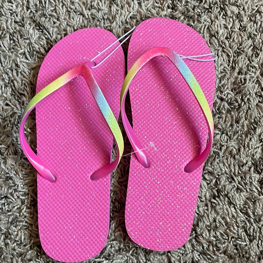 They are from Child’s Place. Never wore them didn’t fit my sister. Size 5-6